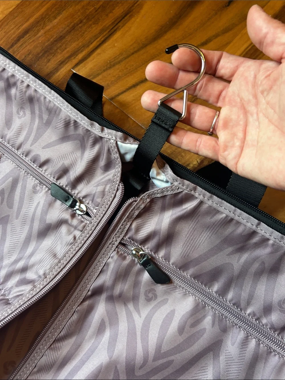 Samsonite lightweight garment